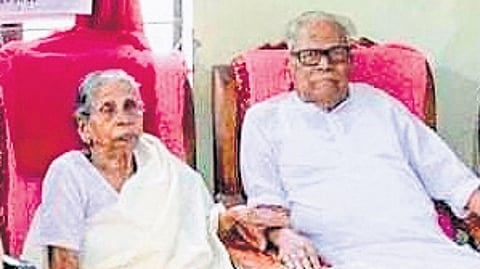 Achuthanandan with his sister Azhikutty
