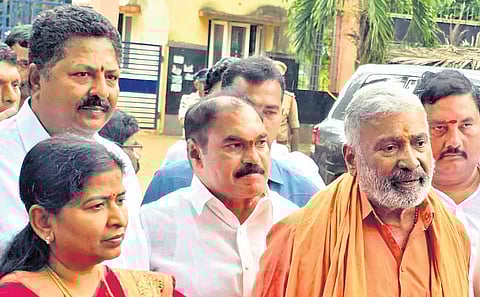 Peddireddy meets Mithun in Rajamahendravaram Central Prison