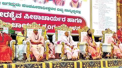 The two-day ‘Shrunga Sammelan’ of Veerashaiva Lingayat community
in Davanagere on Tuesday.