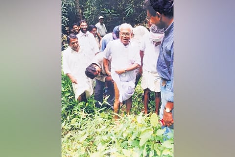 V S Achuthanandan climbs the hills to Pooyam Kutty against forest land encroachment