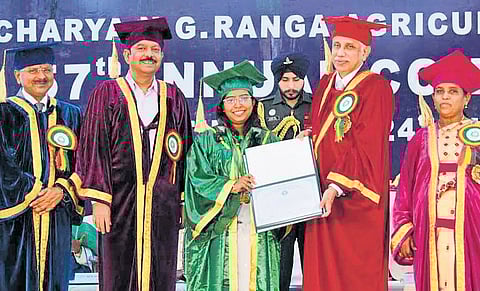 Governor S Abdul Nazeer presenting degrees to graduates at the 57th convocation of Acharya NG Ranga University in Atkur of Krishna district on Thursday.