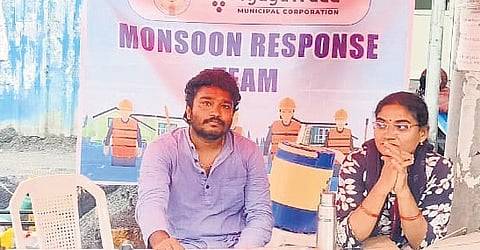 These teams, comprising staff from the sanitation, town planning, and engineering departments, alert concerned officials to situations and participate in rescue activities.