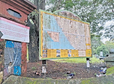Empty liquor bottles spotted inside the premises of Kanakakunnu Palace in Thiruvananthapuram on Saturday, raising concerns over misuse of the
heritage site