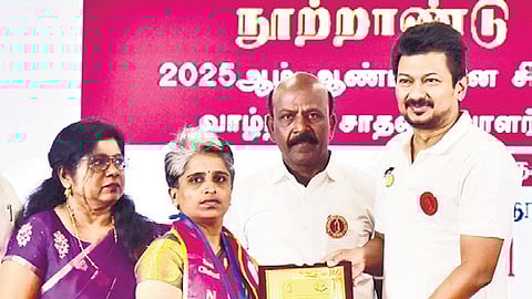 Udhayanidhi Stalin honouring senior members of Tamil Nadu Nurses and Midwives Council.