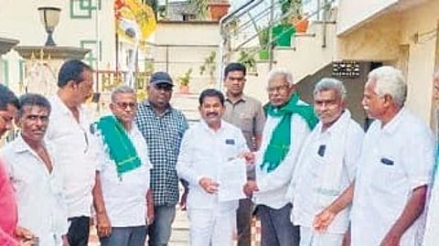 FCV Tobacco Growers Association leaders submitted a representation to Social Welfare Minister Dola Sree Bala Veeranjaneya Swamy on Sunday.