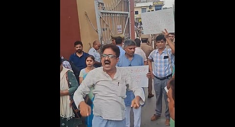 BHU faculty mebers protest outside the varsity campus, demanding the arrest of the attackers.