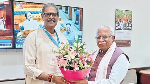 Dy CM KV Singh Deo with Union Power minister Manohar Lal Khattar in Delhi.