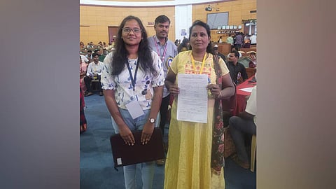 Amuthavalli Manivannan along with her daughter Samyuktha