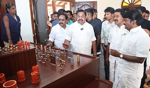 AIAIDMK chef Oalaniswami addressing the gathering at an event in Thevar statue junction.