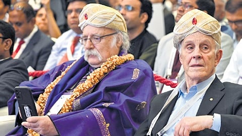 Nobel laureates Prof Duncan Haldane (left) and
Prof David Gross during the inauguration of the Quantum India Bengaluru Summit.