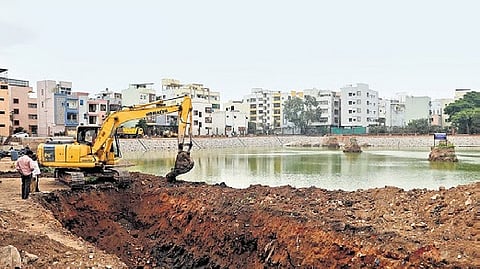 MoHUA team visits Bathukamma Kunta