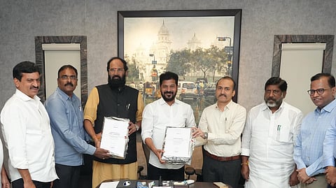 Officials present the PC Ghose Commission report to Chief Minister A Revanth Reddy and Irrigation Minister Uttam Kumar Reddy on Friday.