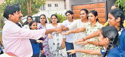 Veerappa inspires residents to take a pledge