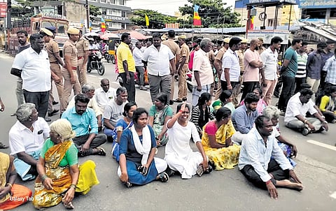 The boy’s relatives and members of AIADMK and TVK staged a protest demanding the arrest of school officials.