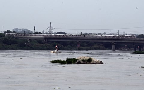 The flow of water in the Yamuna at the Hathnikund barrage in the district rose to 3.29 lakh cusecs, the highest water flow recorded during this monsoon season.