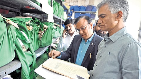 Revenue Minister Krishna Byre Gowda inspects documents after launching the
‘Bhoo Suraksha’ scheme in Bengaluru on Tuesday