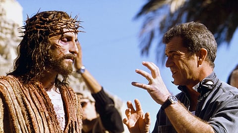 Jim Caveizel (L) and Mel Gibson (R) on the sets of The Passion of the Christ