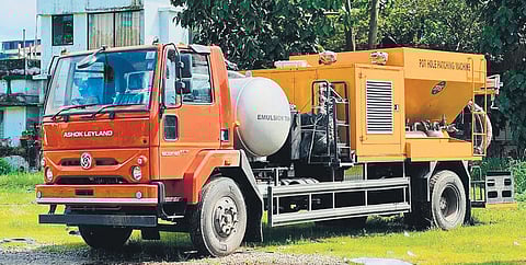 Pothole patching machine