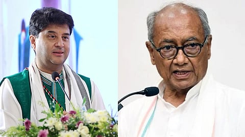 Union minister Jyotiraditya Scindia (L) and former MP CMDigvijaya Singh (R)