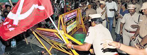 The protesters would be detained temporarily at community halls across the city, police sources said. During police action, some woman workers had fainted, while others sustained injuries.