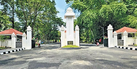 A consensus emerged between Vice Chancellor Dr Mohanan Kunnummal and the Left-dominated Syndicate of the University of Kerala at a meeting of the university's apex body.