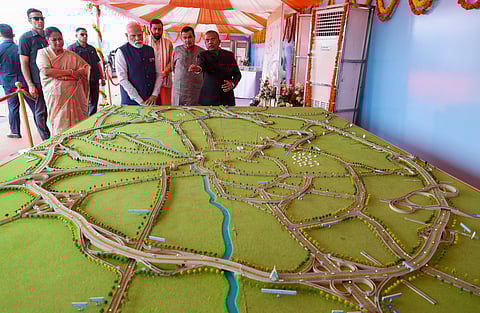 While construction of the Varanasi–Kolkata Expressway has already commenced in Uttar Pradesh, Bihar, and Jharkhand, the project in West Bengal is still lagging behind.