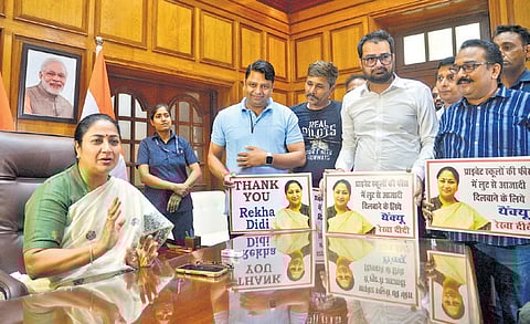Delhi Chief Minister Rekha Gupta with the Parents of various school, they came to Assembly to Thanks Chief Minister for the Bill which supposed to to be passed on 8th August.