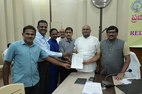 IMA Guntur representatives submitted a representation on stray dogs to Guntur Mayor K RAvindra and civic chief Puli Srinivasulu.