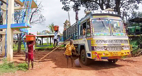 Farmers from Ramanathapuram in Pachamalai Hills are loading the harvested tapioca on a truck.