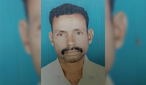 According to the Neelankarai police, the deceased was identified as Samuel, a daily wage labourer who was currently unemployed.