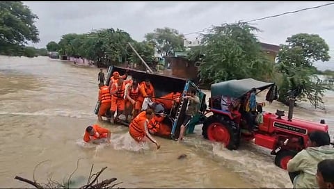 Trolly carrying NDRF team overturned in Sawaimadhopur.