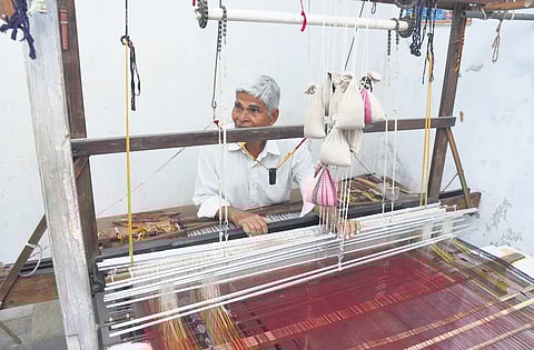 Harilal went on to win the National award for the ‘Butadar’ saree in 1988.