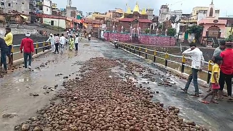 As has been customary, the famous Gotmar Fair was held on the banks of the Jam River on Bhadrapada Amavasya.