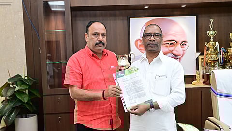 According to JMM spokesperson Manoj Pandey, he met Chief Minister Hemant Soren at the Jharkhand Assembly session on Tuesday and handed over a letter to him.