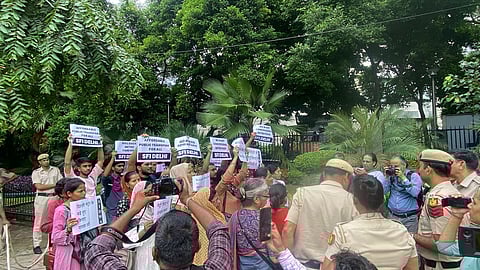 SFI leaders also called the fare hike a “political move” that undermines education and public welfare.