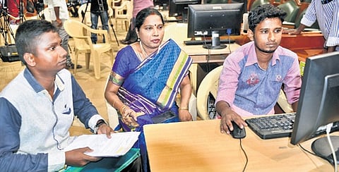 Physically challenged candidate taking part in the PG Medical Counseling.