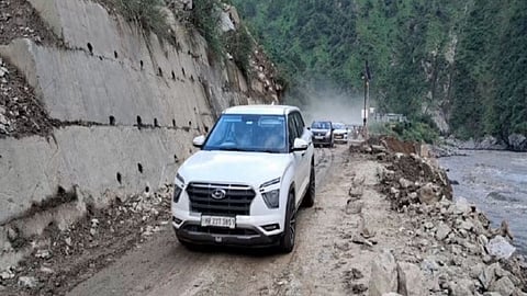 Restoration targets 10 washed-out, 5 damaged spots on Kullu–Manali route; alternate PWD roads also hit, allowing only light vehicle movement.