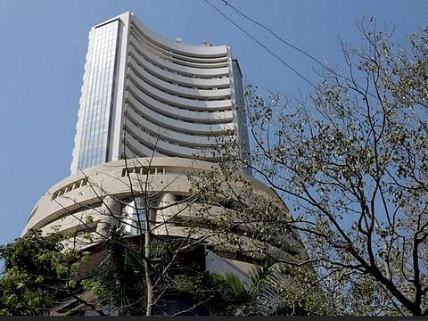 The week also saw intermittent volatility as investors weighed earnings cues, global uncertainties, and interest rate expectations.