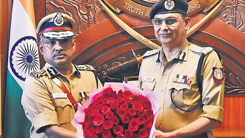 Outgoing DGP Shankar Jiwal with DGP in-charge Venkataraman