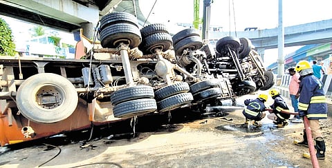 According to police sources, the vehicle, which was transporting 35 tonnes of raw material for cement production from Andhra Pradesh to Pallavaram, rammed a roadside barrier and toppled.