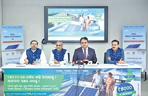 Gajanan S Kale along with CEOs of TP discoms at the launch of 1 kW RTS scheme