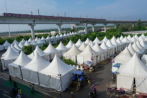 Temporary shelter set-up after the Yauma river flows above the danger mark and parts of the Mayur Vihar Yamuna Flood plain get flooded, in New Delhi, Wednesday, Sept. 03, 2025.