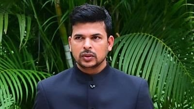 Collector Somesh Kumar Upadhyay travelled 85 km from Malkangiri town before trekking half a kilometer on muddy roads to reach Champa’s asbestos house where she lives with her parents.