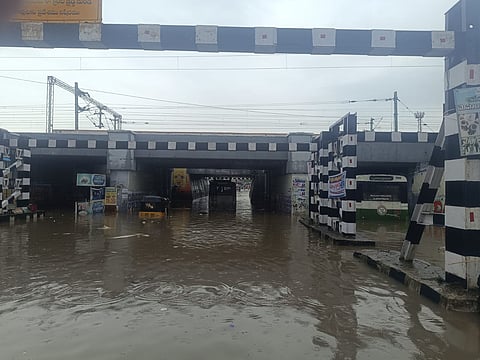 Passengers were trapped inside the vehicle for nearly an hour before police teams arrived and carried out the rescue operation.