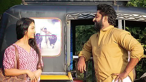 Dilina Ramakrishnan (L) and Dhyan Sreenivasan (R) in Oru Vadakkan Therottam