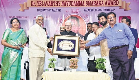 Telangana Governor Jishnu Dev Varma presenting Yelavarthi Nayudamma Memorial Award to Union Finance Ministry Secretary Nagiraju Maddirala in Tenali.
