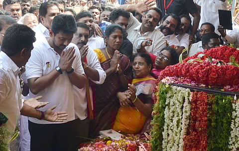 TN Deputy CM Udhayanidhi Stalin paying homage to freedom fighter Immanuel Sekaran on the occasion of his death anniversary at Paramakudi in Ramanathapuram district on Thursday.