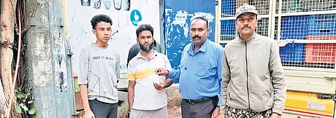 BSWML officials penalise people caught throwing garbage on the road