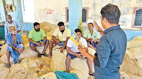 Erayuman Sagar mentors young writers from Erayumanthurai coastal village