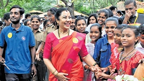Actor Tara Anuradha with volunteers during STEM awareness walkathon at Bal Bhavan in Bengaluru